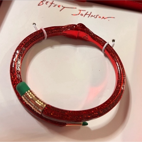 NWT ⚜️♥️⚜️ Betsey Johnson Holiday Red Glitter Pencil Bracelet With Green Eraser - Picture 3 of 12
